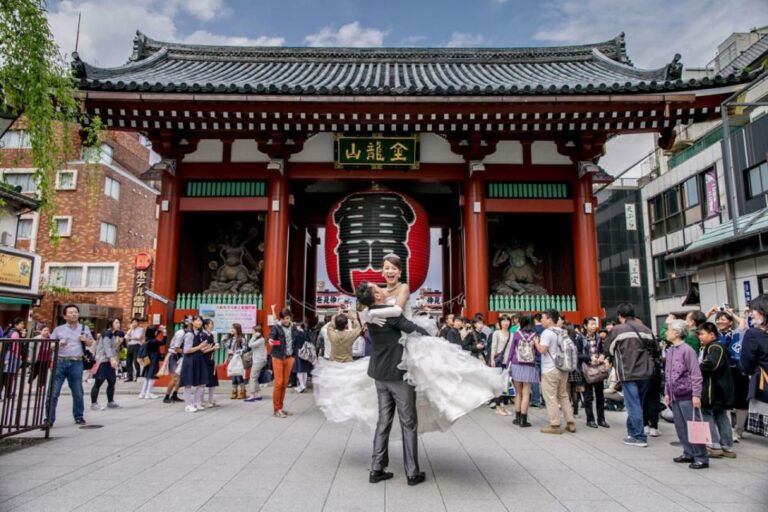 Private Couples’ Photoshoot in Tokyo W/ Professional Artists