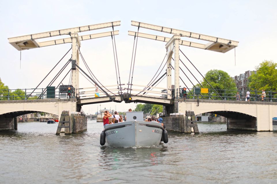 Amsterdam: Apéro Boat Cruise With a French Guide & Aperitif - Key Points