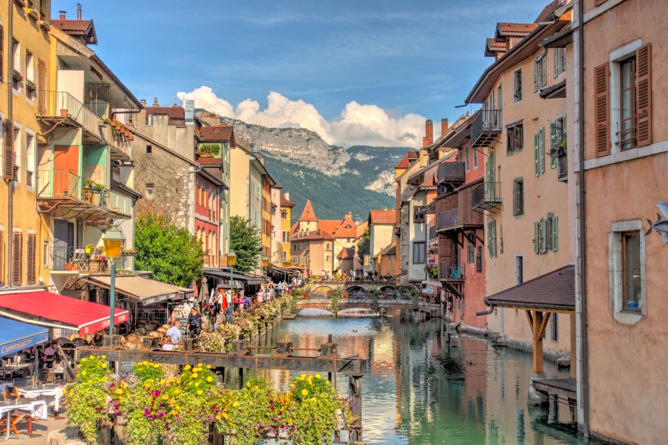 Annecy: City Highlights Self-Guided Scavenger Hunt & Tour - Key Points