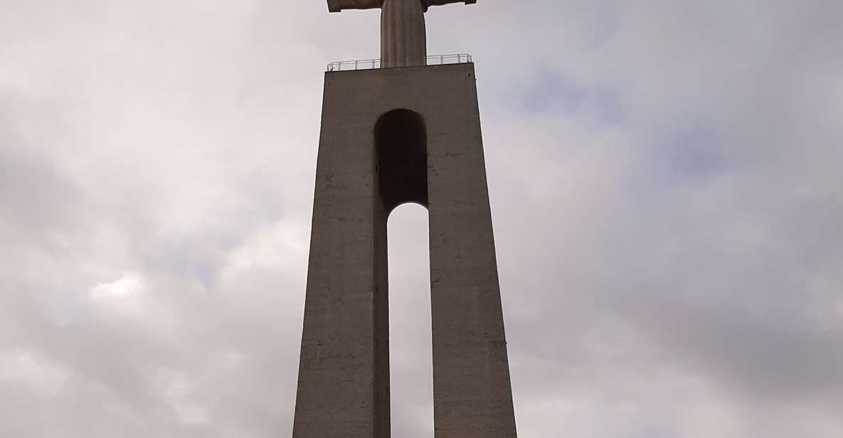 Lisbon: Private Tuk Tuk Tour Christ the King & Abril Bridge - Key Points