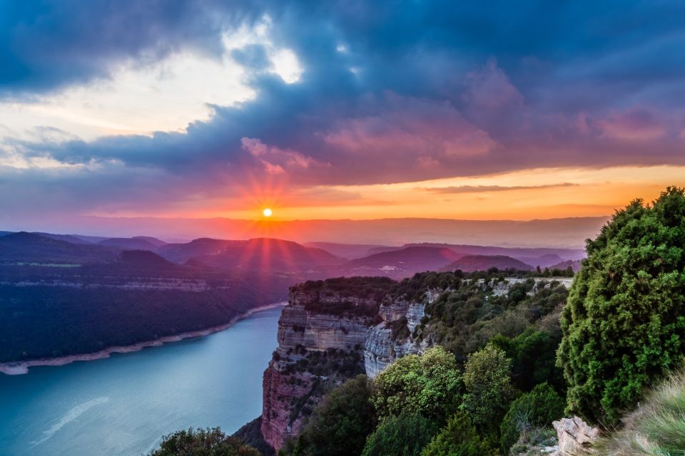 Medieval Towns of Catalonia Full-Day Car Trip From Barcelona - Key Points