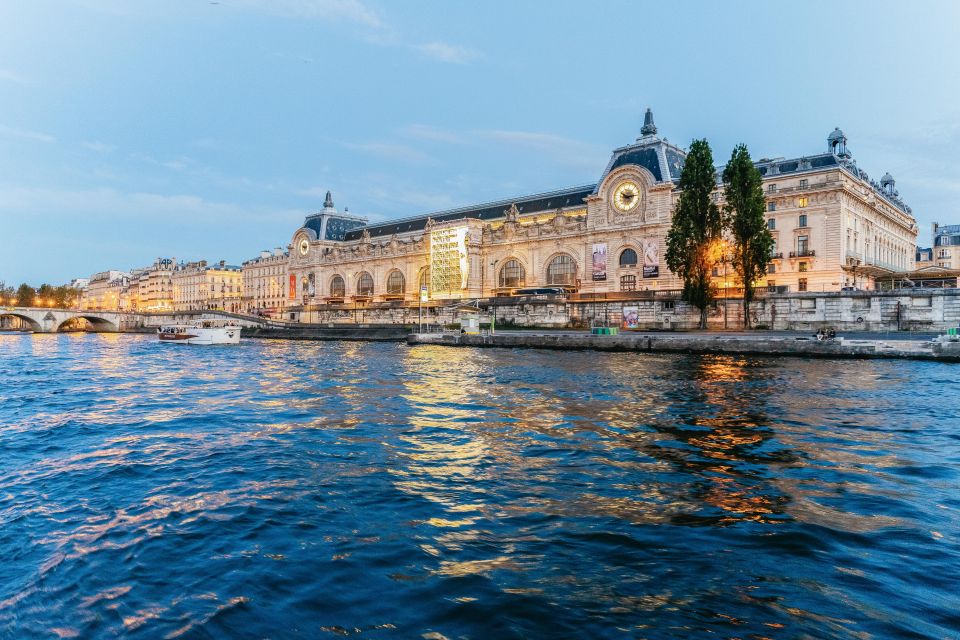 Paris: Dinner Cruise on the Seine River at 8:30 PM - Key Points