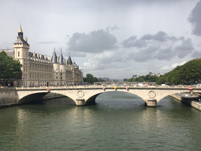 Paris : Treasure Hunt From the Panthéon to the Louvre - Key Points