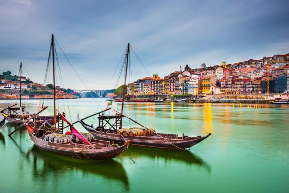 Porto's Romantic Pathways: A Love Story - Key Points