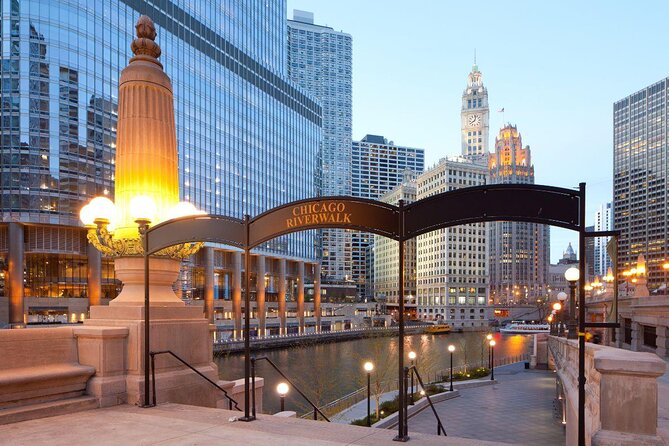 Private Chicago Architecture & Highlights With Local Treat - Key Points