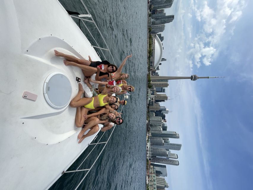 Toronto: Private Luxury Yacht Sightseeing Cruise & Prosecco - Key Points