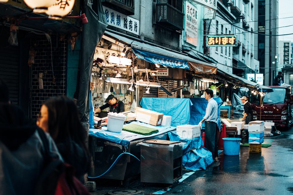 Tsukiji: Outer Market Walking Tour & Sake Tasting Experience - Key Points