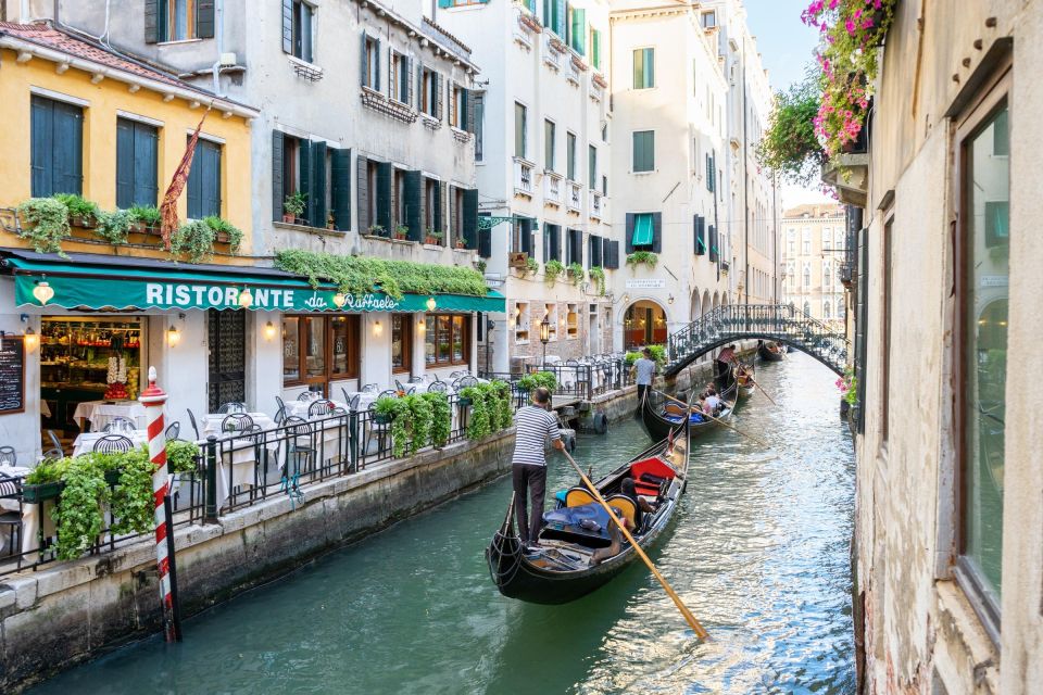 Venice: Romantic Gondola Tour and Dinner for Two - Key Points