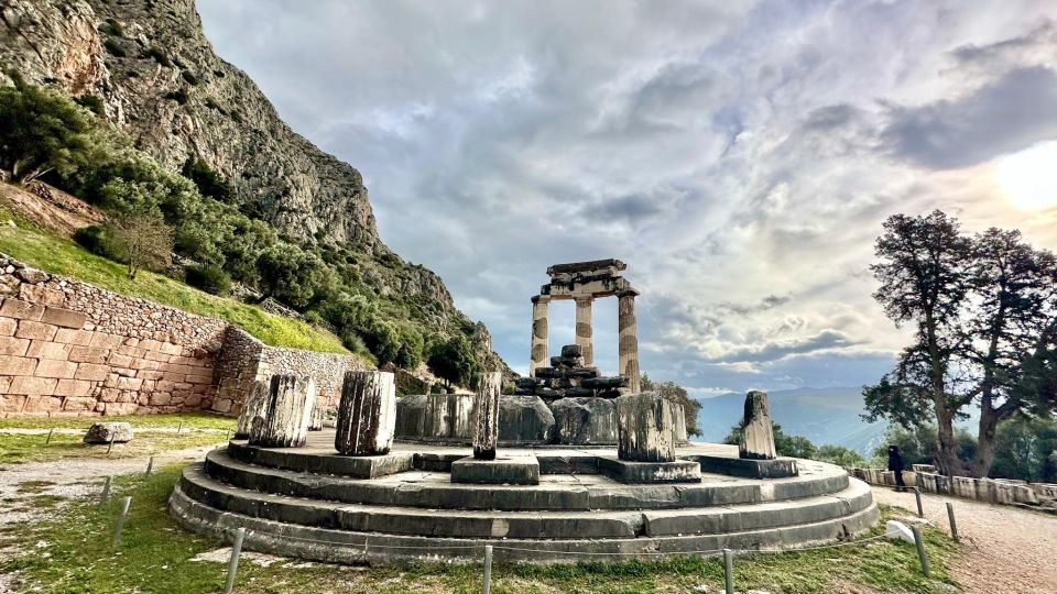 Visit Thermopylae & Delphi Navel of Earth Private Tour 8H - Key Points