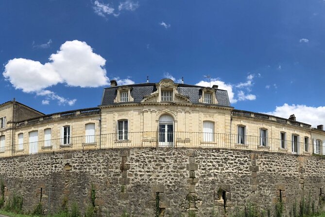 Visit to Château Du Cros and Introduction to Wine Tasting - Key Points