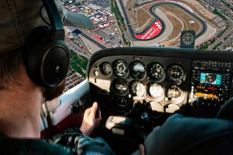 45 Minutes – Formula 1 Circuit & Coastline Tourist Flight