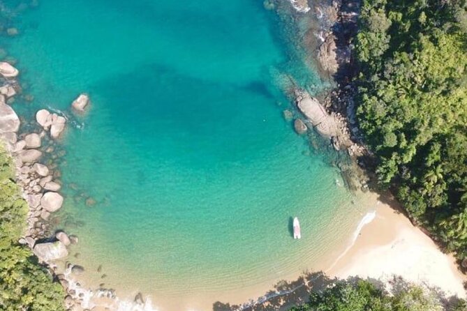 4h or 8h Boat Tour Through the Islands of Ubatuba