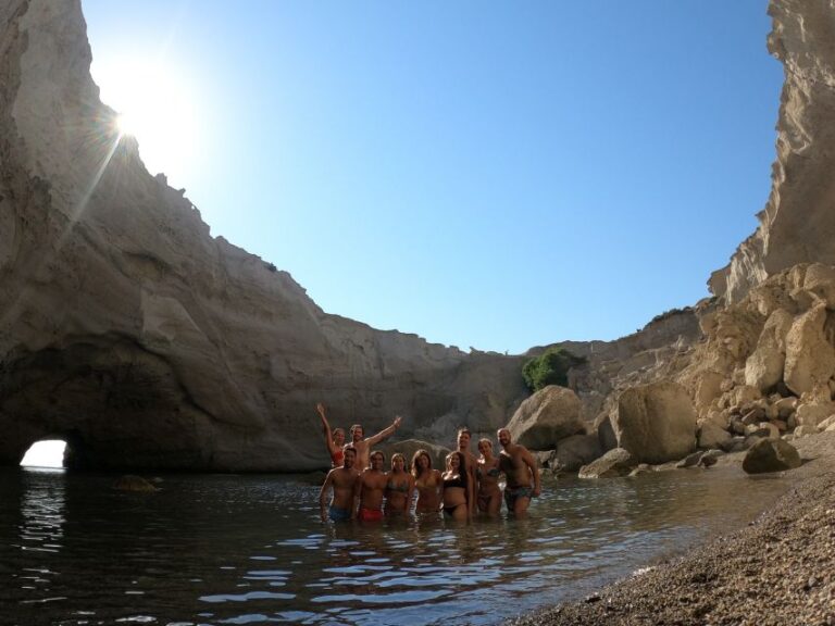 Adamantas: Milos Sightseeing Sailboat Cruise