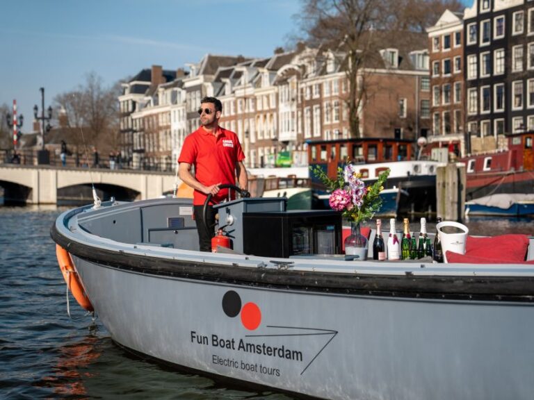 Amsterdam: Canal Cruise With Dutch Pancakes and Drinks