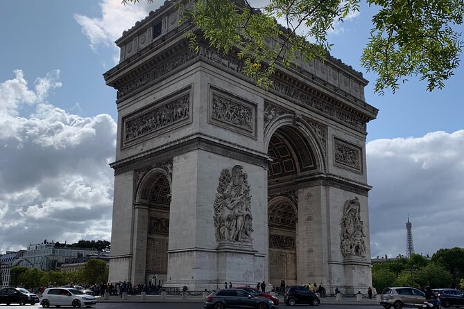 Arc De Triomphe and the Champs-Elysees Discovery Private Tour