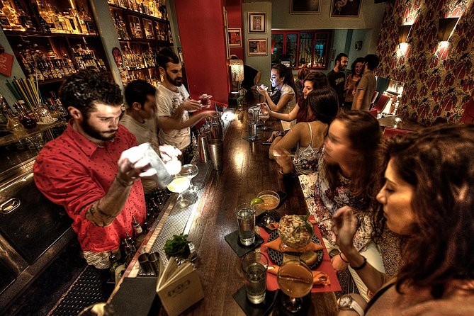 Athens by Night: Small Group Sightseeing With Drinks and Food Tasting - Group Size and Immersive Experience