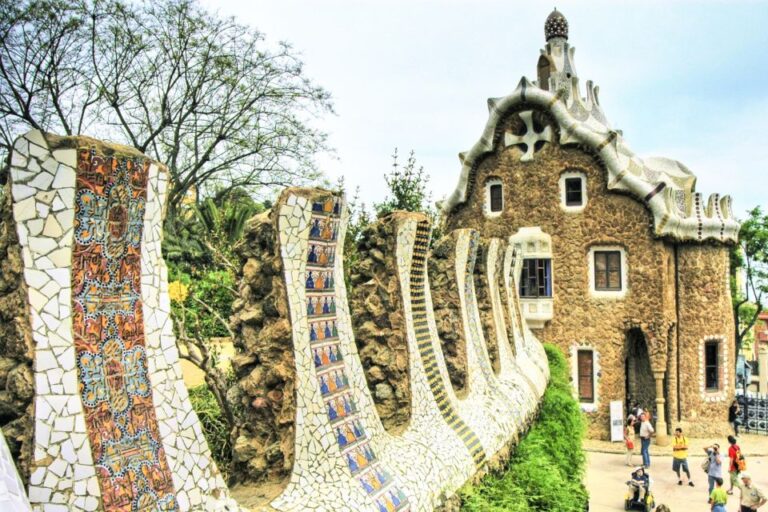 Barcelona & Park Güell: Private Half-Day Tour With Pickup