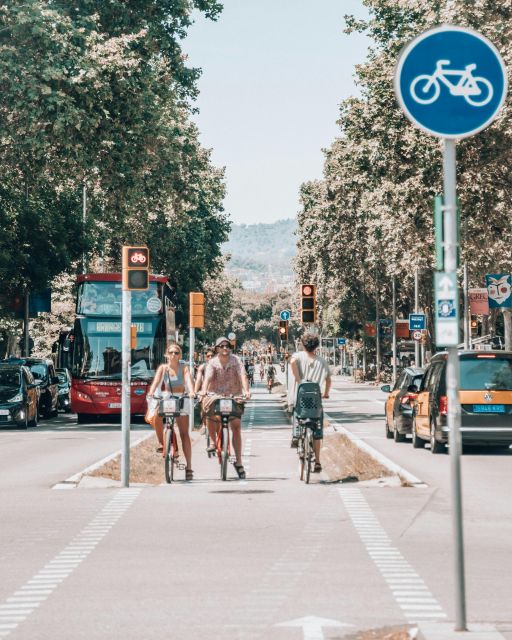 Barcelona: Private City Center Bike Tour