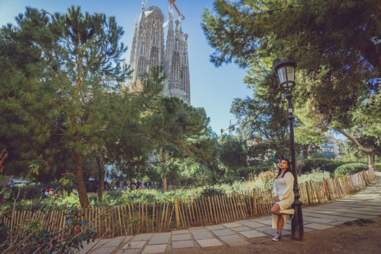 Barcelona: Romantic Photoshoot for Couples