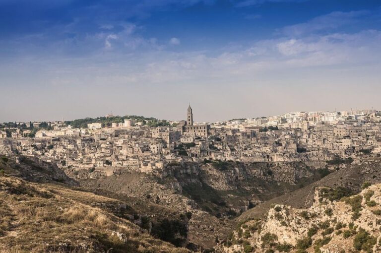 Bari: Private Tour of Matera and Bari