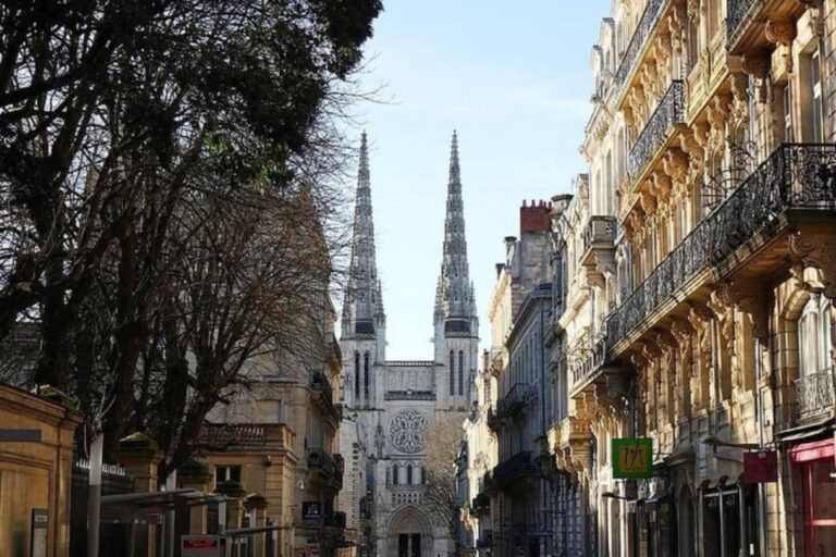 Bordeaux: City Highlights Self-Guided Audio Tour