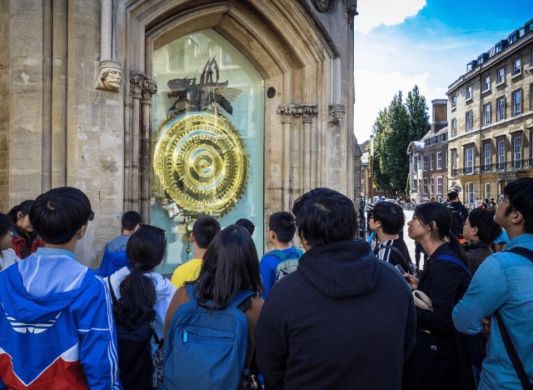 Cambridge: English Local Guided Walking Tour