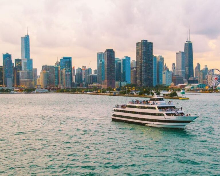 Chicago: Thanksgiving Gourmet Lunch Cruise on Lake Michigan