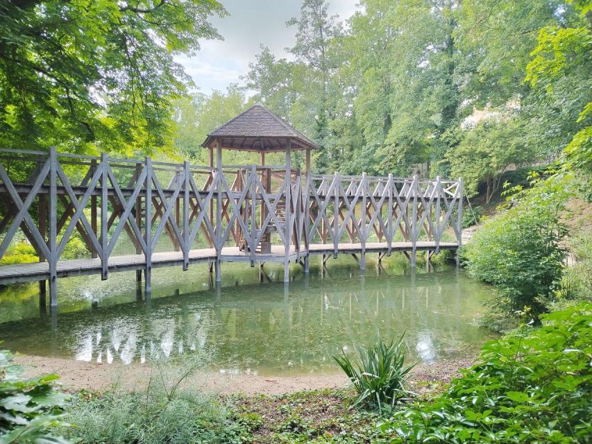 Clos Lucé: Da Vincis Castle Private Guided Tour With Ticket - Tour Location and Duration