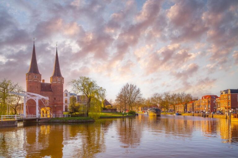 Delft: Walking Tour With Audio Guide on App