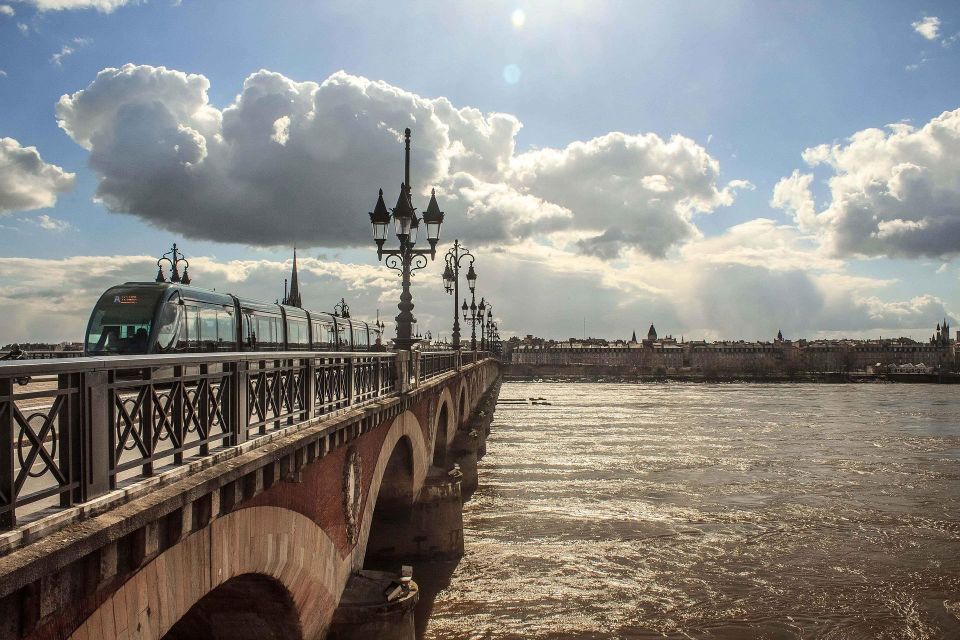 E-Scavenger Hunt: Explore Bordeaux at Your Own Pace - Explore Bordeaux Like a Local