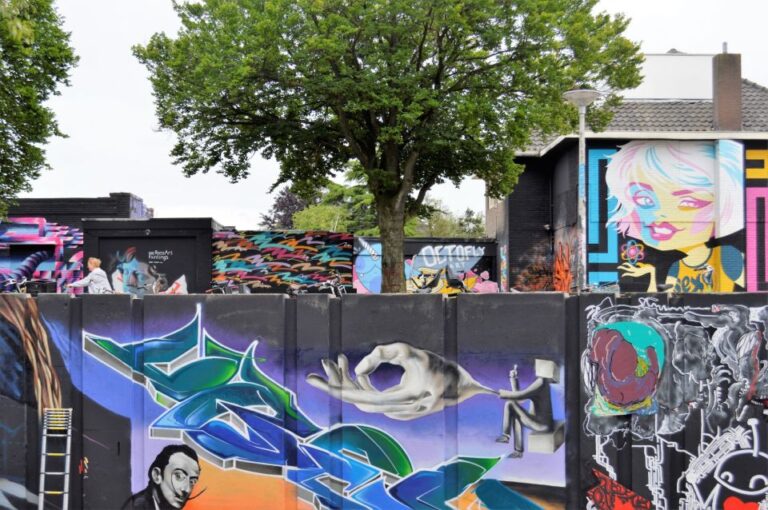 Eindhoven: Self-Guided Individual Street Art Tour