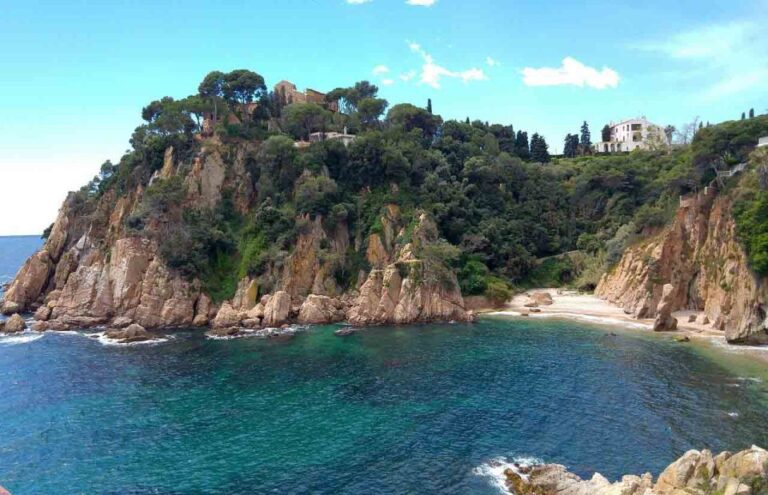 From Barcelona: Costa Brava Guided Tour