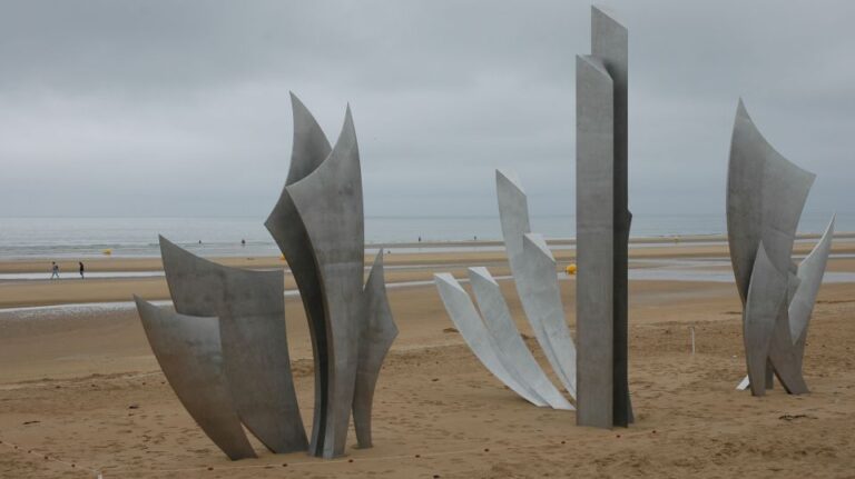 From Bayeux: Omaha Beach, Cemetery, and Pointe Du Hoc Tour