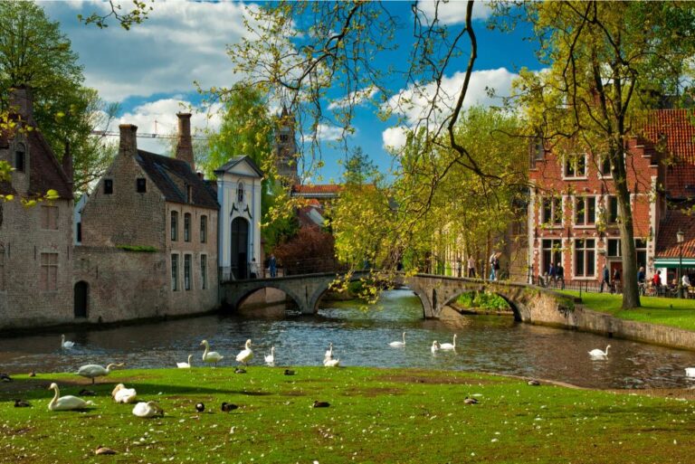 From Brussels: Bruges Day Trip in Spanish