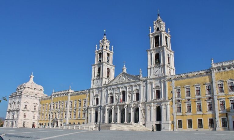 From Lisbon: Óbidos and Mafra Palace Private Tour