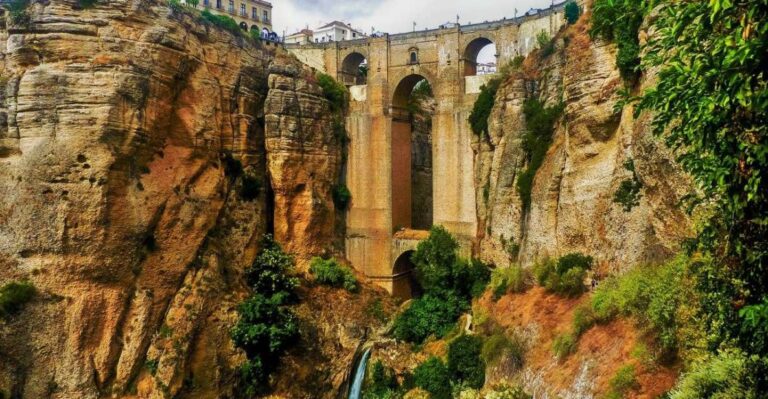 From Malaga:Private Tour to Ronda and Setenil De Las Bodegas