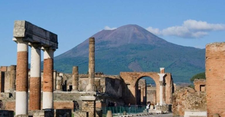 From Rome: Pompeii and Naples Private Day Tour With Lunch