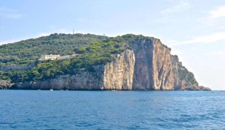 Gaeta: Private Cruise to Montagna Spaccata and Devil’s Well