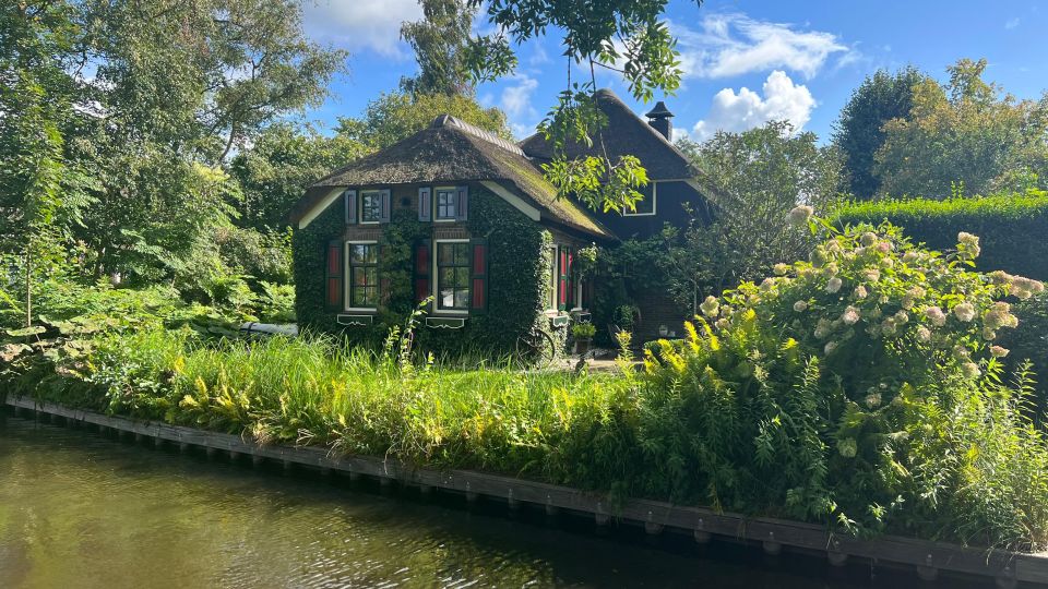 Giethoorn: Walking Tour Canalboats, Old Dutch Houses & More! - Booking Details