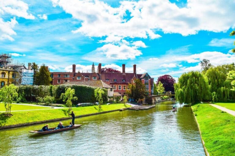 Heritage and Culture of Cambridge – Walking Tour for Couples