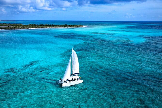 Lagoon 39ft Private Catamaran Sail and Snorkel 4hr National Park