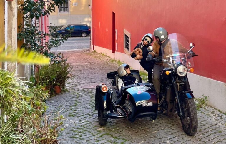 Lisbon : Private Motorycle Sidecar Tour (1h30)