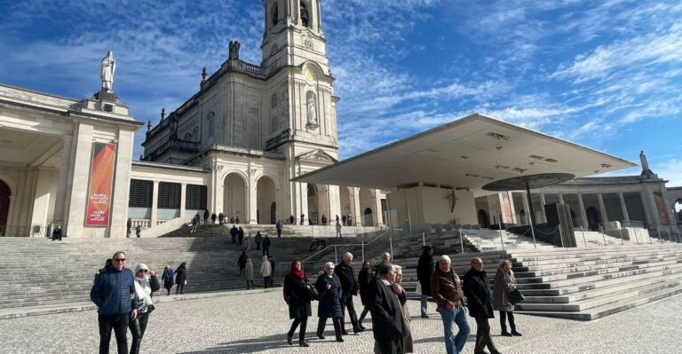 Lisbon: Private Tour to Fatima, Batalha, Nazaré, & Óbidos