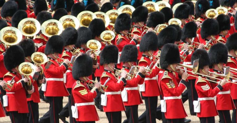 London: Buckingham Palace Changing of the Guard Guided Tour