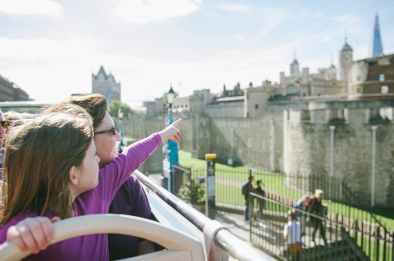 London: Tower of London, Hop-on, Hop-off Bus & River Cruise