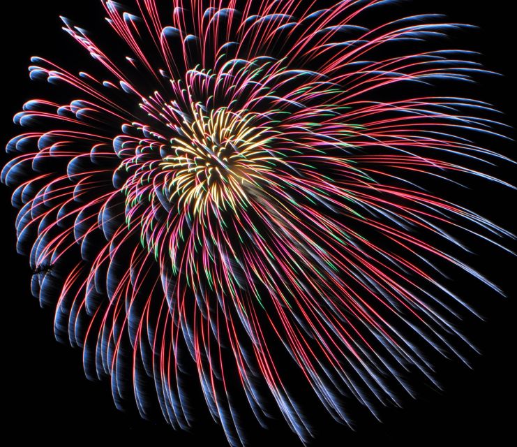 Oahu: Friday Night Fireworks Sail From Hilton Hawaiian Pier