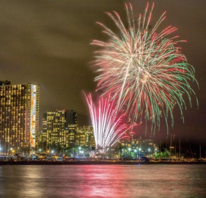 Oahu: Friday Night Fireworks Sailing in Small Groups - Highlights