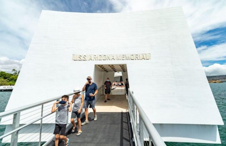 Oahu: Pearl Harbor Battleships Group Tour