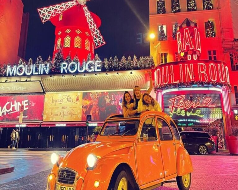 Paris: Guided City Highlights Tour in a Vintage French Car