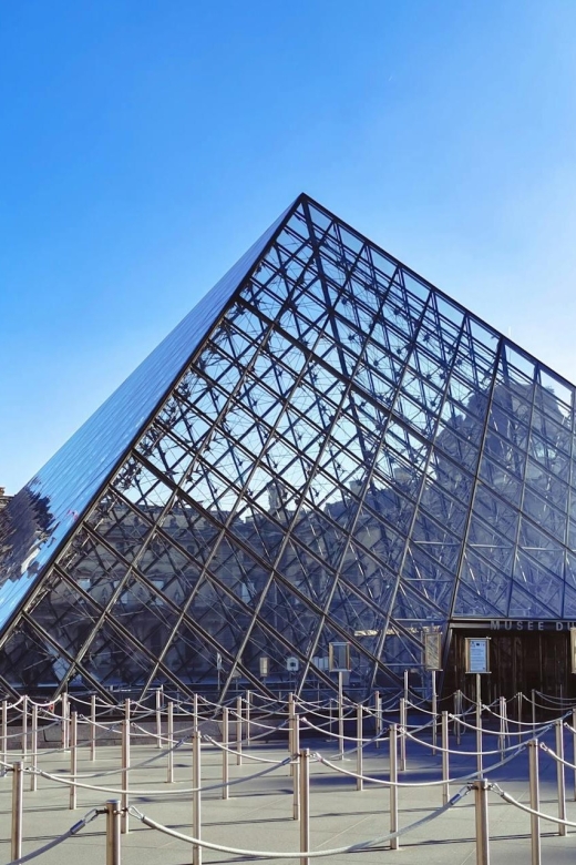 Paris – Louvre Pyramid : The Digital Audio Guide